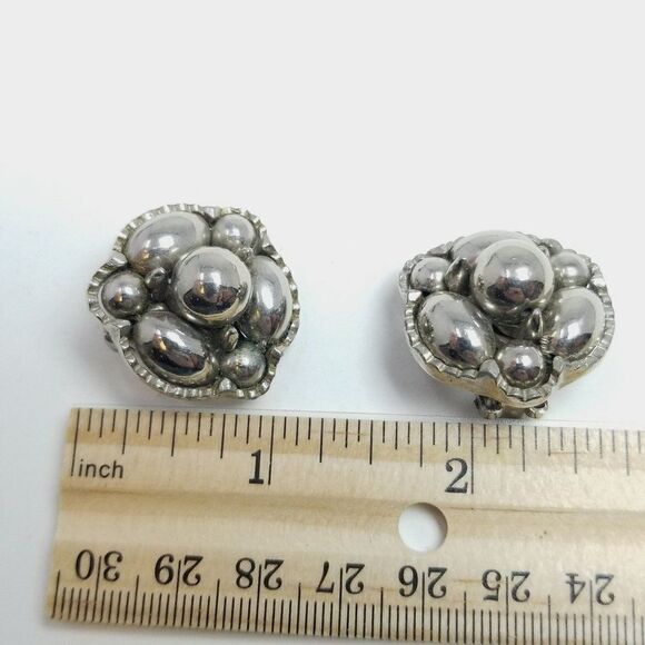 Vintage Silver Tone Beaded Cluster Clip On Earrings, Retro 70s Style, Estate - Picture 4 of 6